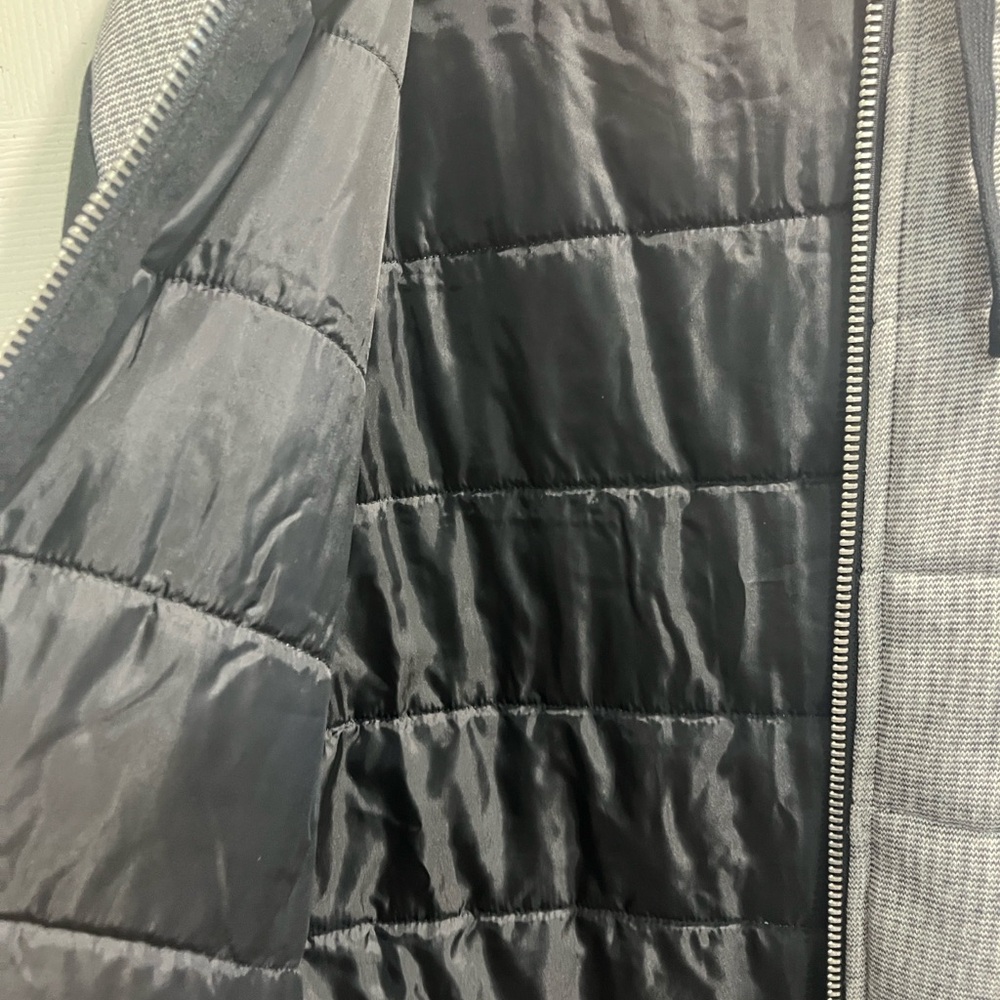 Like New Men's Black and Gray Hooded Zipper Guess Size Medium. - Picture 5 of 14